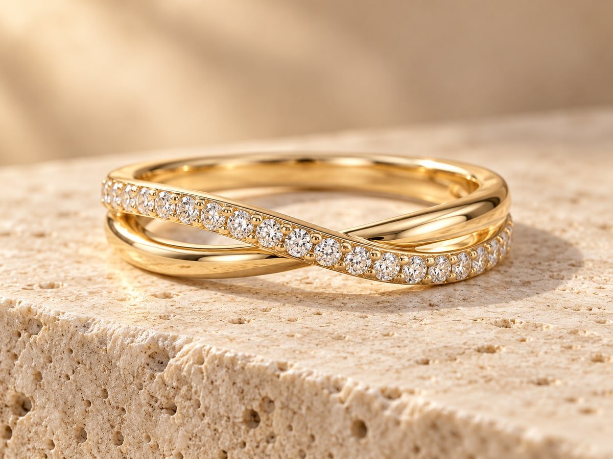 The Étreinte ring on warm cream travertine